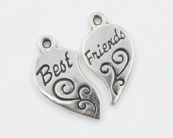 8012474 884210110 podveska best friends