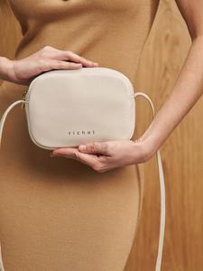 9341115 contento03059927 (1)